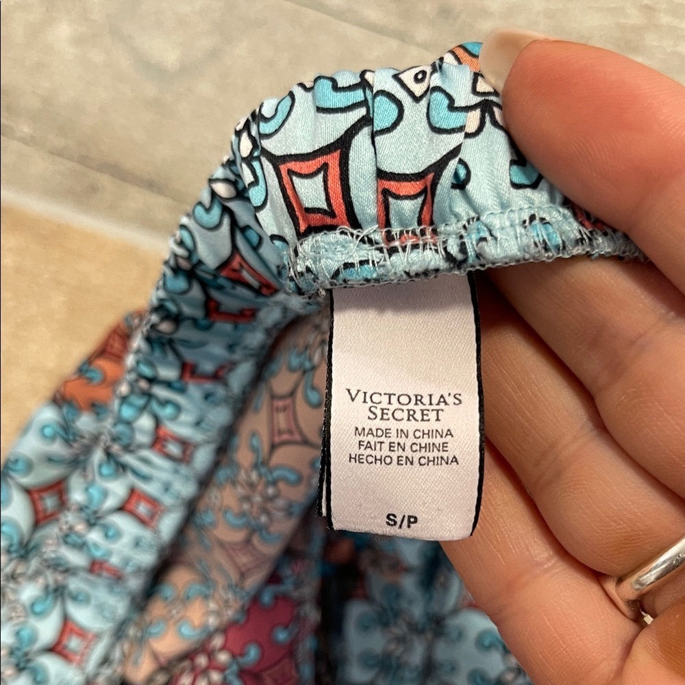 Victoria's Secret Satin Patterned Fabric Bootie PJ Shorts PJs Size Small S - Picture 3 of 6